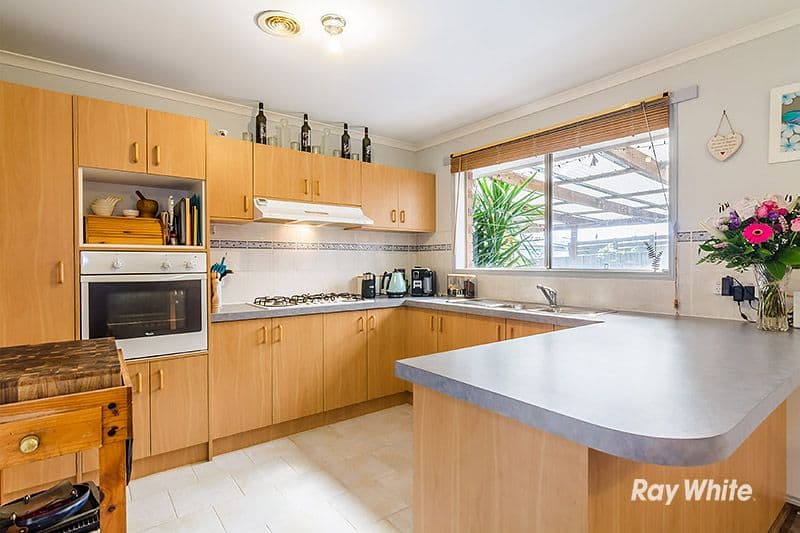 35 Cornwell Crescent, Cranbourne East VIC 3977, Cranbourne East - Thumbnail 6