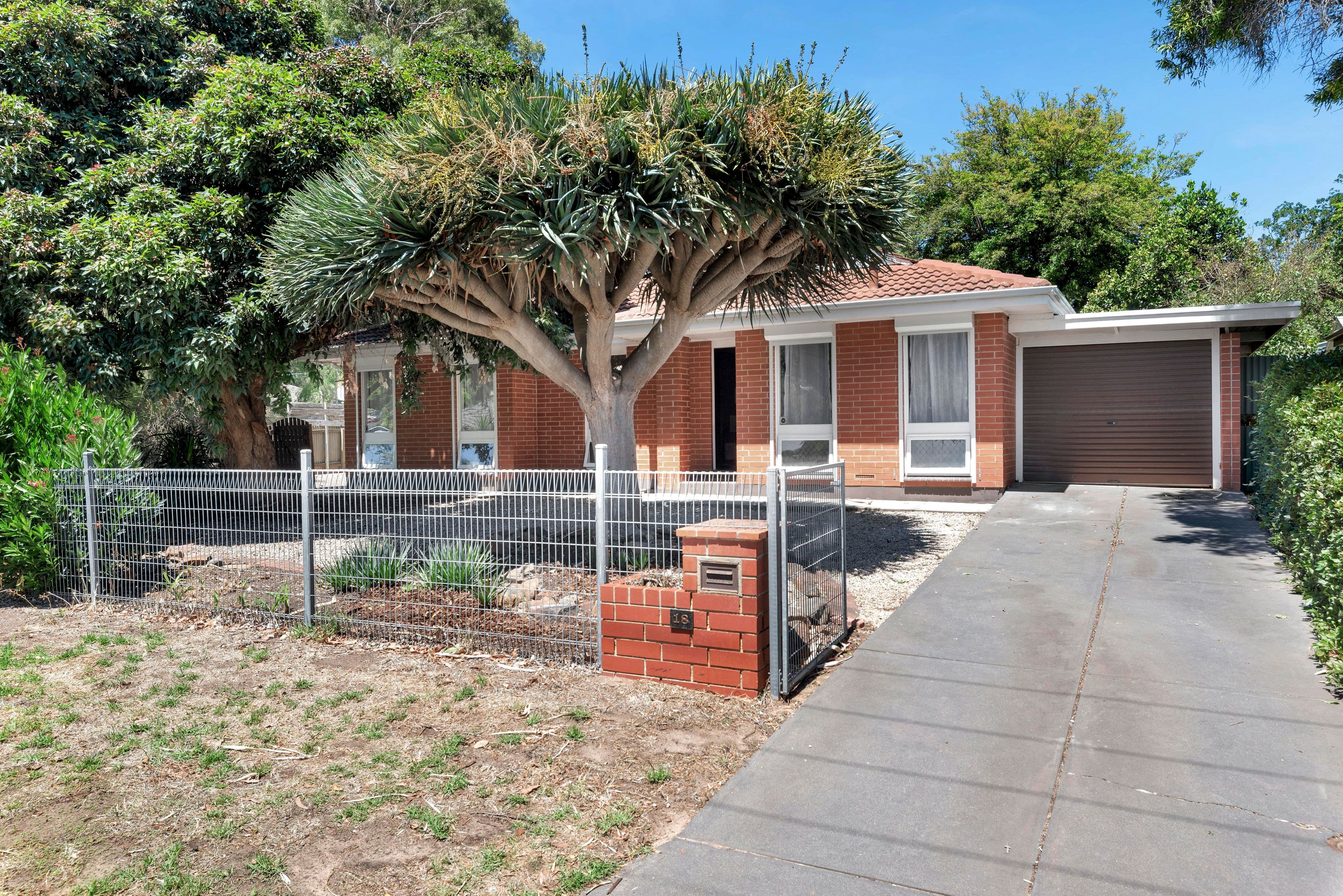 18 Paterson Drive, Hackham SA 5163, Hackham - Image 1