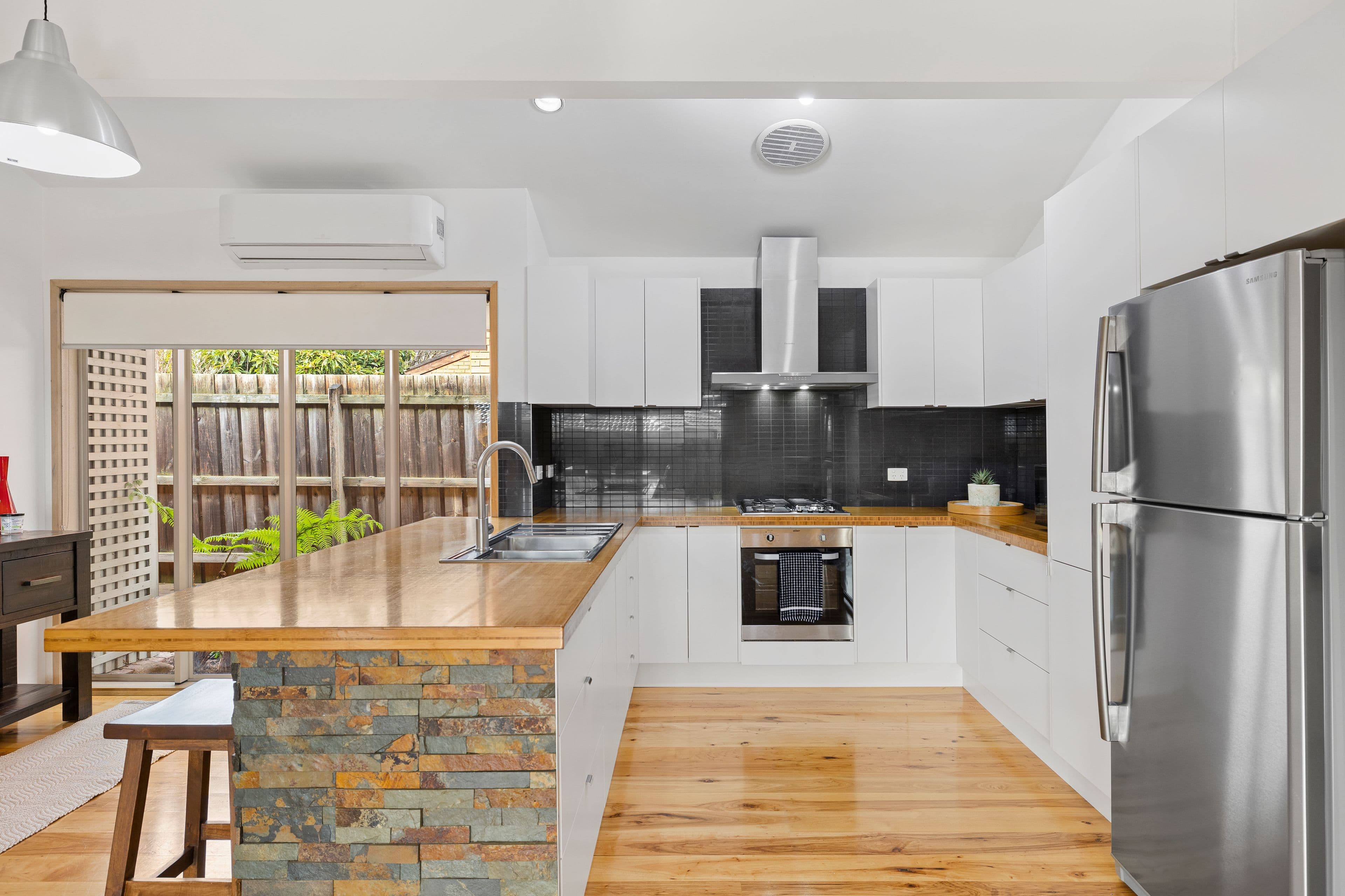 39 Cathies Lane, Wantirna South VIC 3152, Wantirna South - Thumbnail 2
