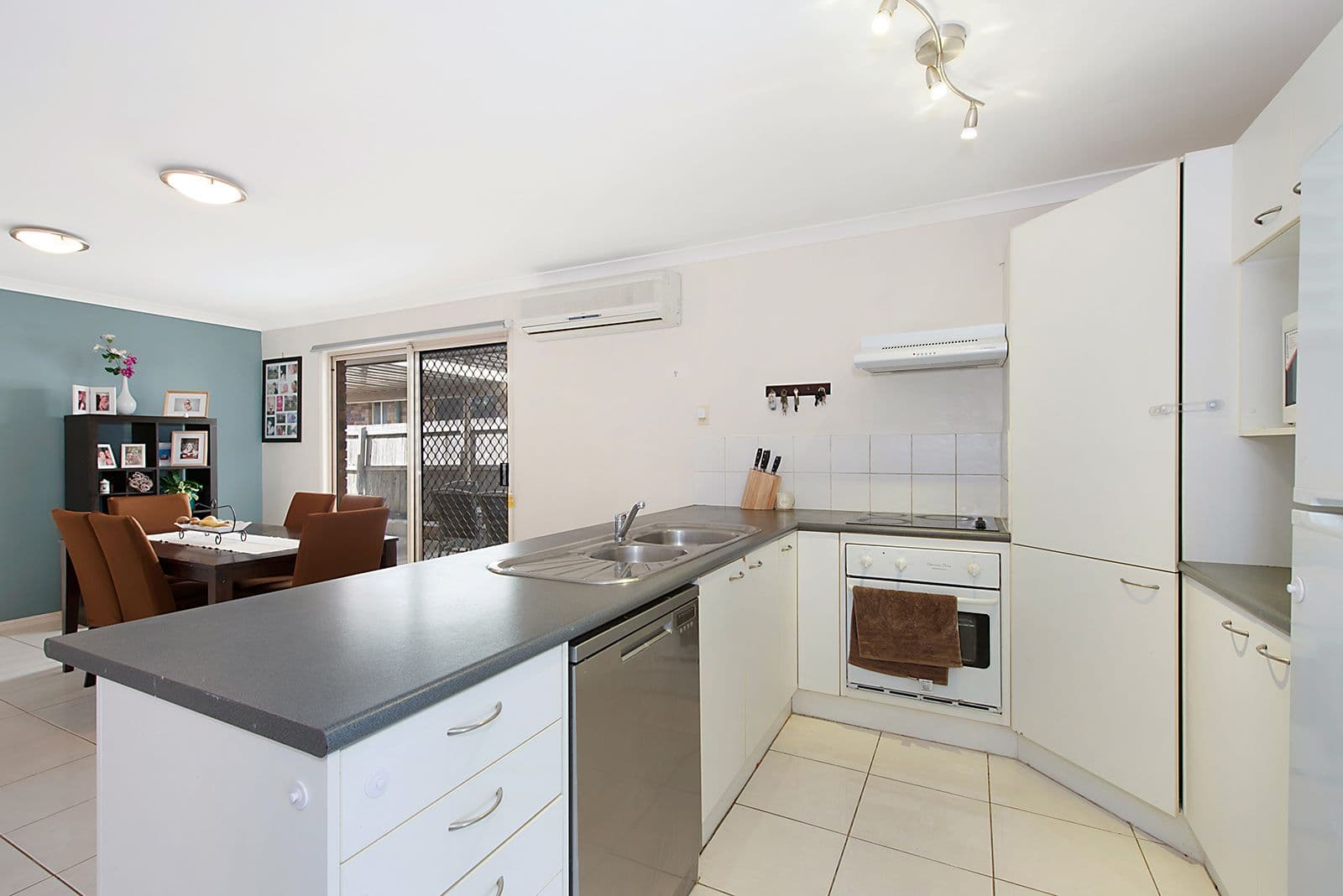 12 Huybers Place, Tingalpa QLD 4173, Tingalpa - Thumbnail 2