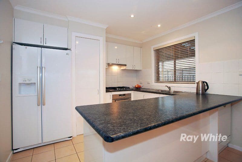 7 Greenmantle Close, CRANBOURNE VIC 3977, Cranbourne West - Thumbnail 2