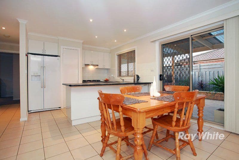 7 Greenmantle Close, CRANBOURNE VIC 3977, Cranbourne West - Thumbnail 3