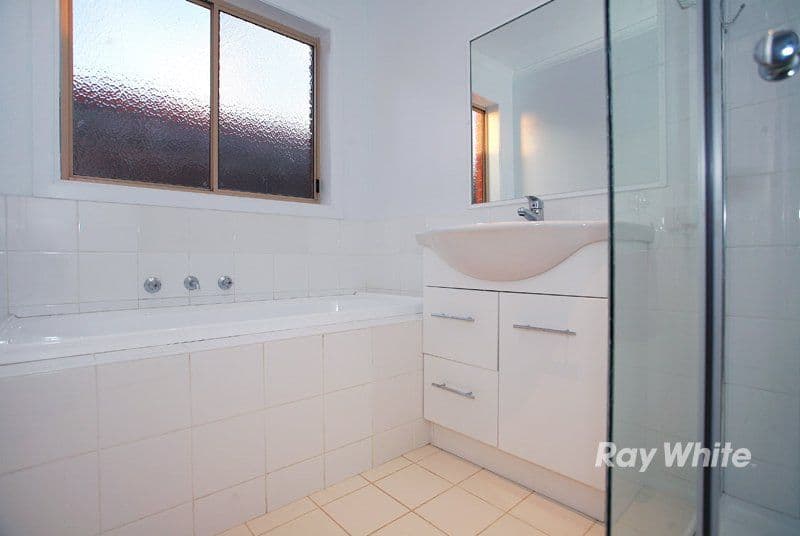 7 Greenmantle Close, CRANBOURNE VIC 3977, Cranbourne West - Thumbnail 6