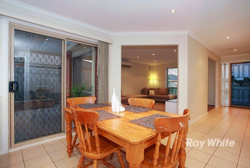 7 Greenmantle Close, CRANBOURNE VIC 3977, Cranbourne West - Thumbnail 8