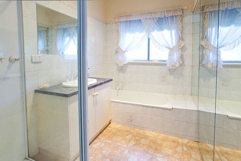 11 Cameron Avenue, MILDURA VIC 3500, Mildura - Thumbnail 4