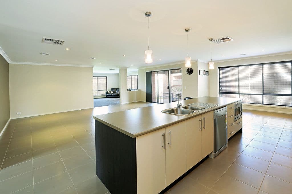 8 Springwater Drive, Lara VIC 3212, Lara - Thumbnail 5