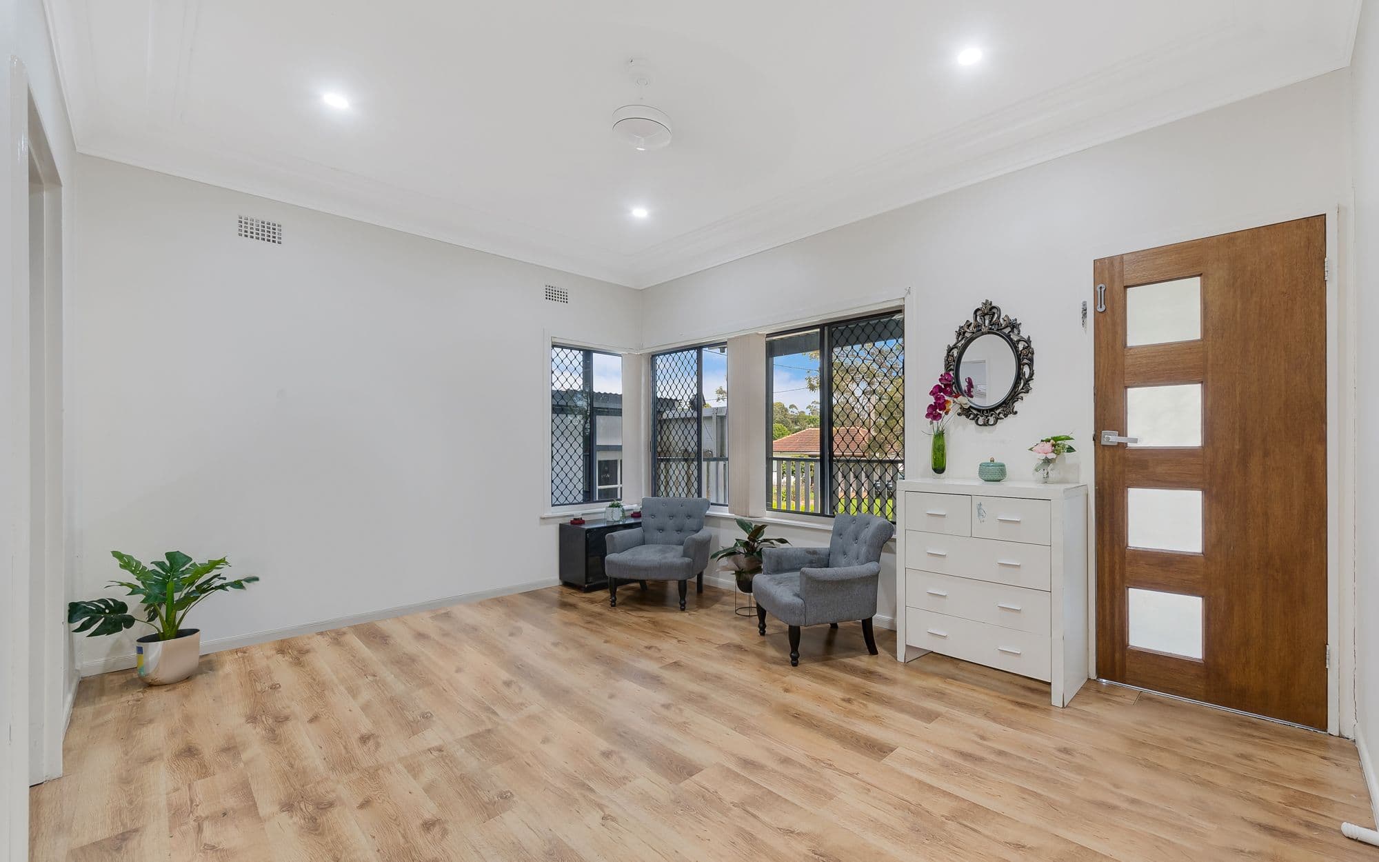 6 Yennora Street, Campbelltown NSW 2560, Campbelltown - Thumbnail 2