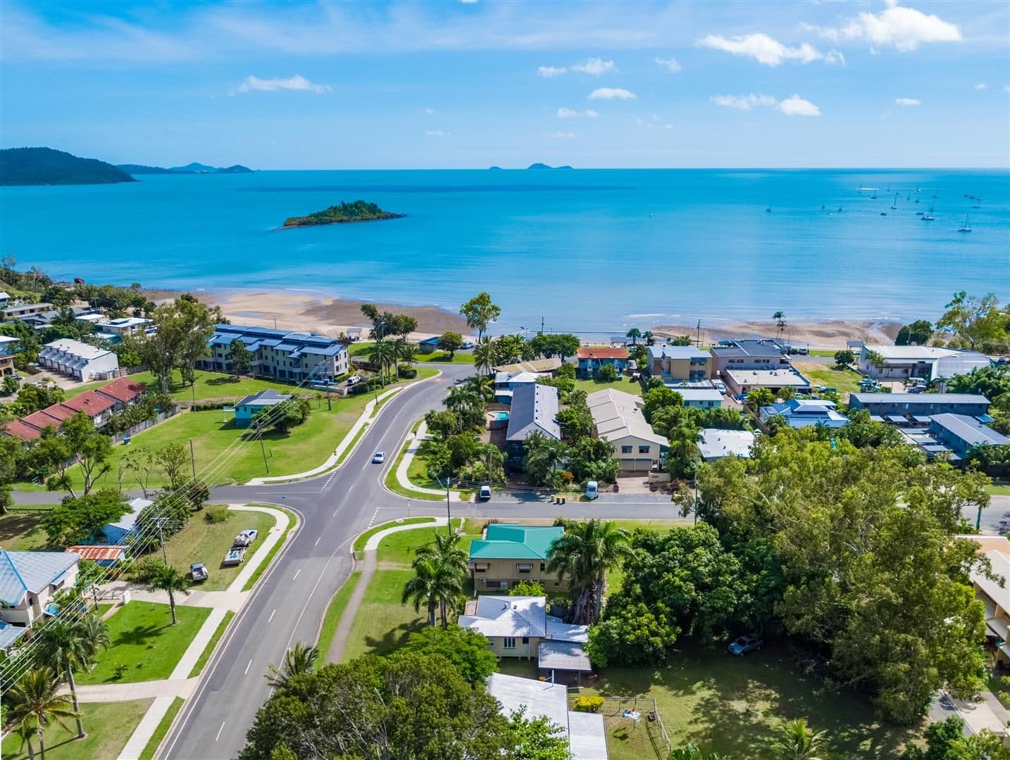 5 Beach Road, Cannonvale QLD 4802, Cannonvale - Thumbnail 2