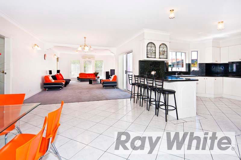 14 Edinburgh Circuit, CECIL HILLS NSW 2171, Cecil Hills - Thumbnail 2
