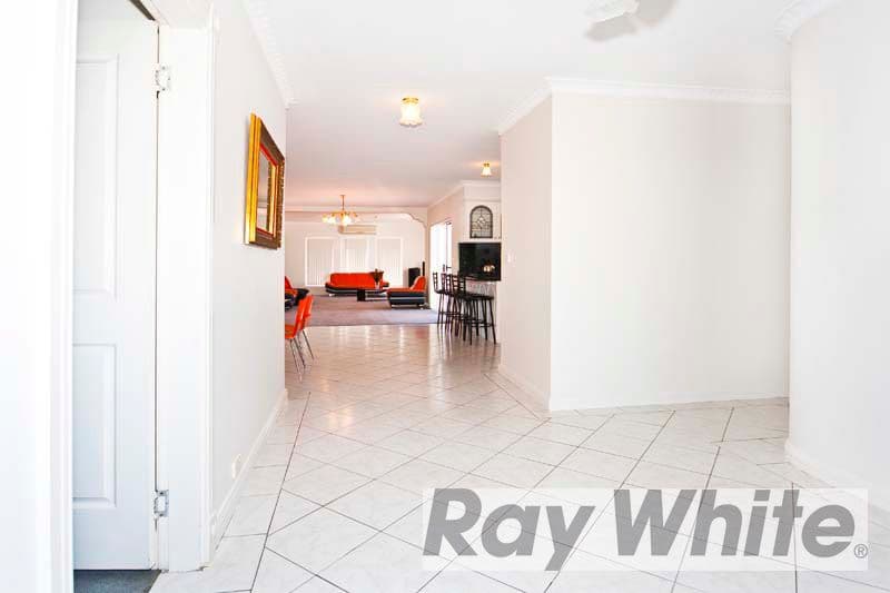 14 Edinburgh Circuit, CECIL HILLS NSW 2171, Cecil Hills - Thumbnail 3