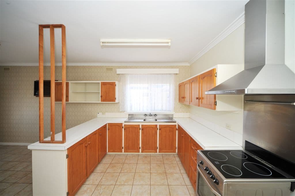 14 Fifth Avenue, WHITE HILLS VIC 3550, White Hills - Thumbnail 2