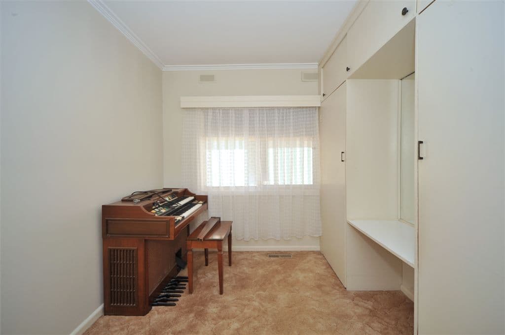 14 Fifth Avenue, WHITE HILLS VIC 3550, White Hills - Thumbnail 8