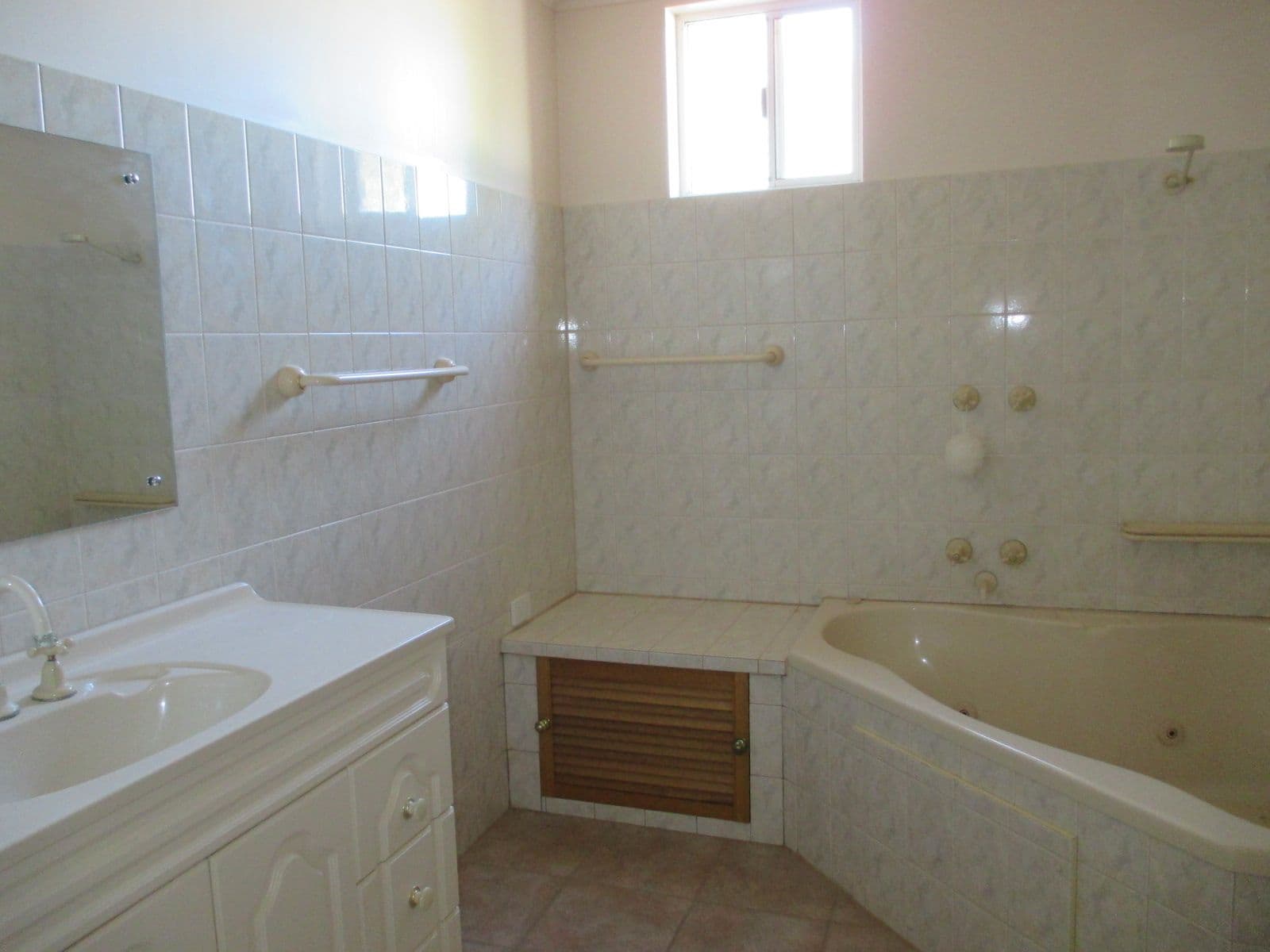 400 Chapple Street, BROKEN HILL NSW 2880, Broken Hill - Thumbnail 2
