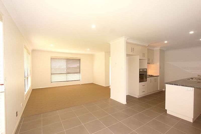 6 Graves Drive, KEARNEYS SPRING QLD 4350, Kearneys Spring - Thumbnail 3
