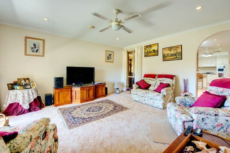 6 Holt Place, PAKENHAM VIC 3810, Pakenham - Thumbnail 2