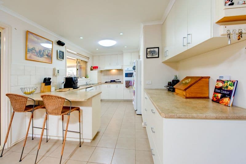 6 Holt Place, PAKENHAM VIC 3810, Pakenham - Thumbnail 4