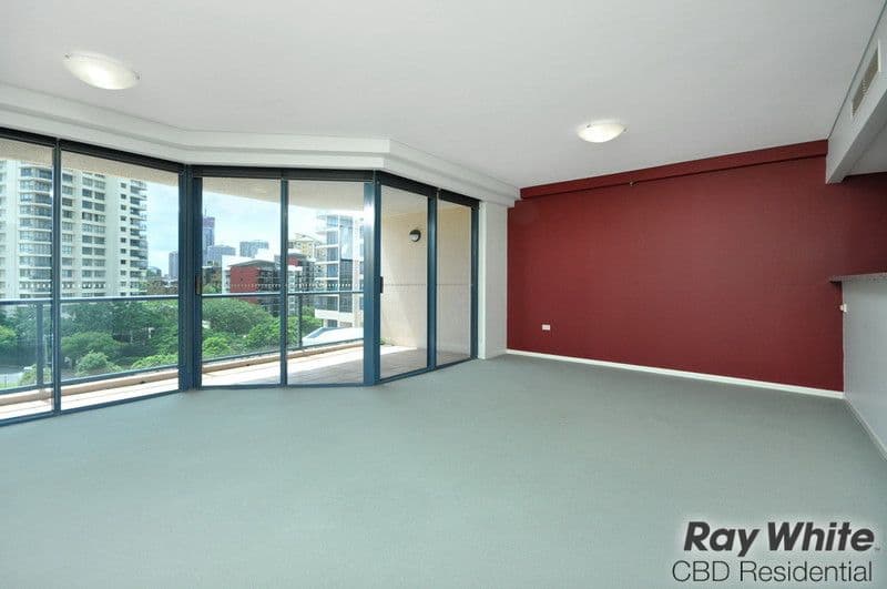 21 Dobson Avenue, Rosanna, Rosanna - Thumbnail 2