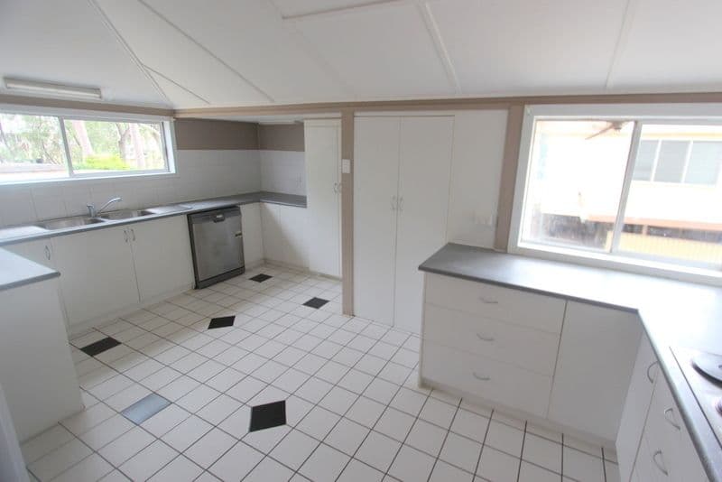 139 Edward Street, CHARLEVILLE QLD 4470, Charleville - Thumbnail 2