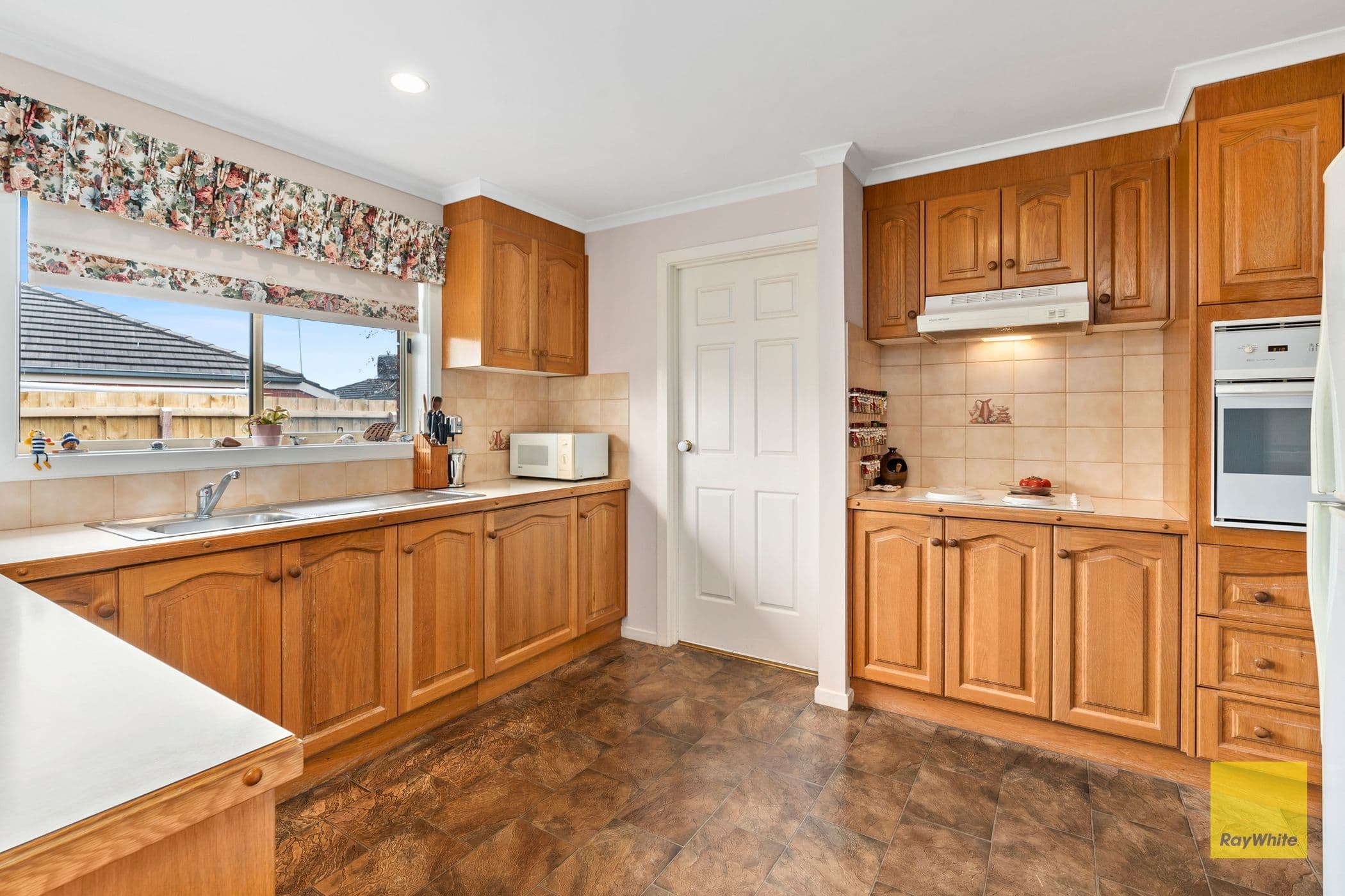 8 Homewood Lane, Highton VIC 3216, Highton - Thumbnail 3