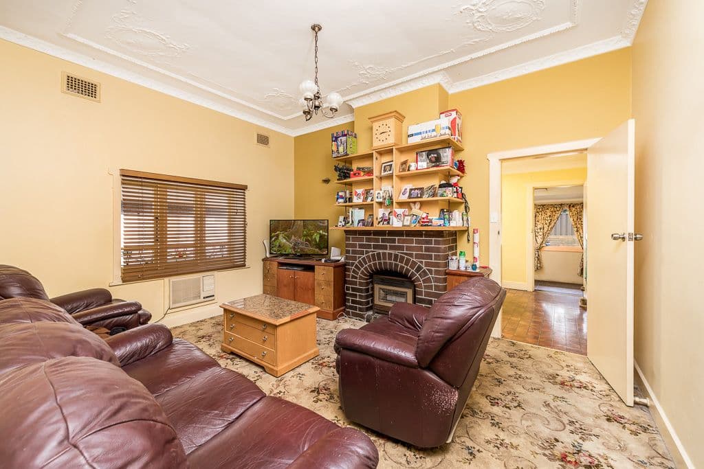 17 Chester Street, Petersham - Thumbnail 2