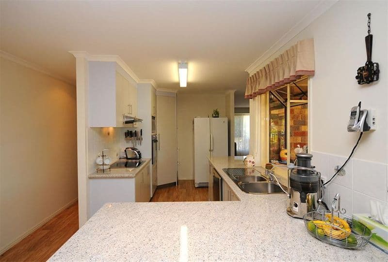 22  Oceanview Street, POINT VERNON QLD 4655, Point Vernon - Thumbnail 8