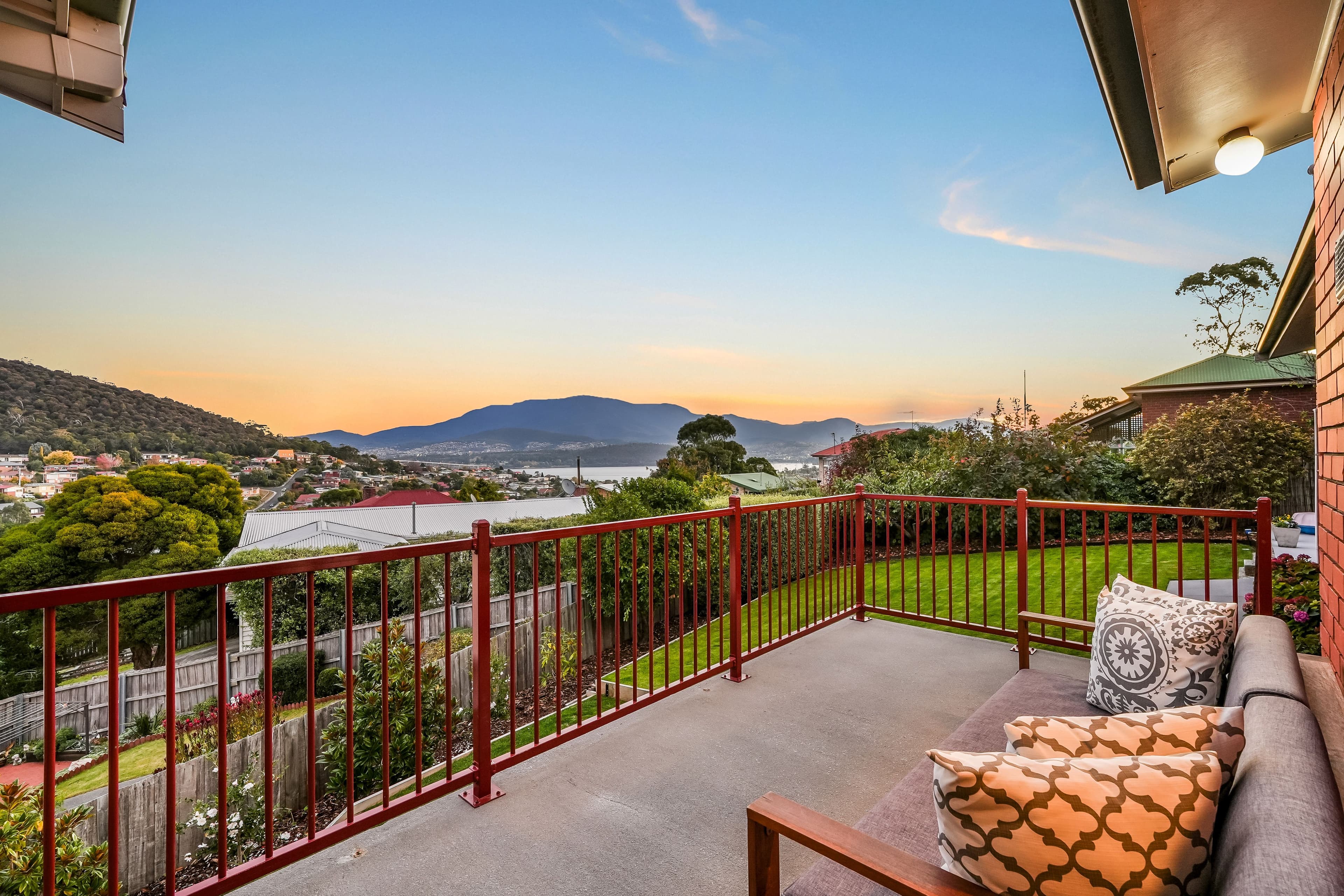 18 Cedar Street, Lindisfarne TAS 7015, Lindisfarne - Thumbnail 2