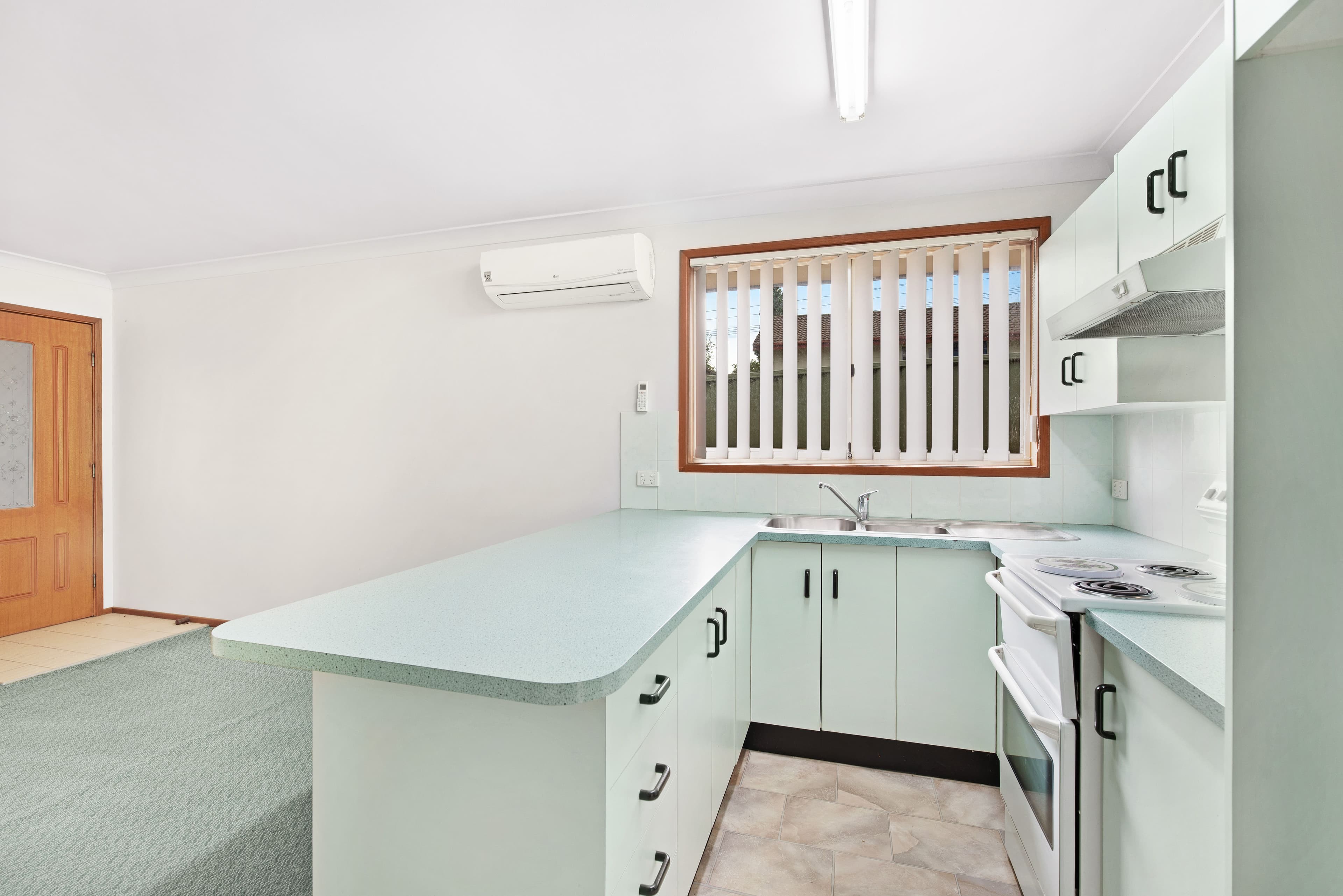 52 Waterbush Crescent, Woodberry - Thumbnail 3