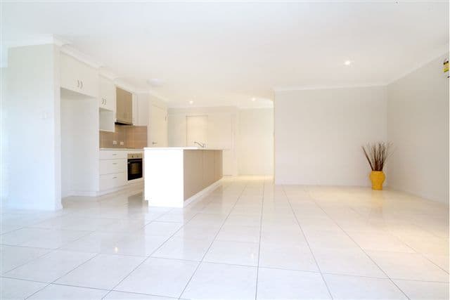 15 Barambah Street, GLENVALE QLD 4350, Glenvale - Thumbnail 2