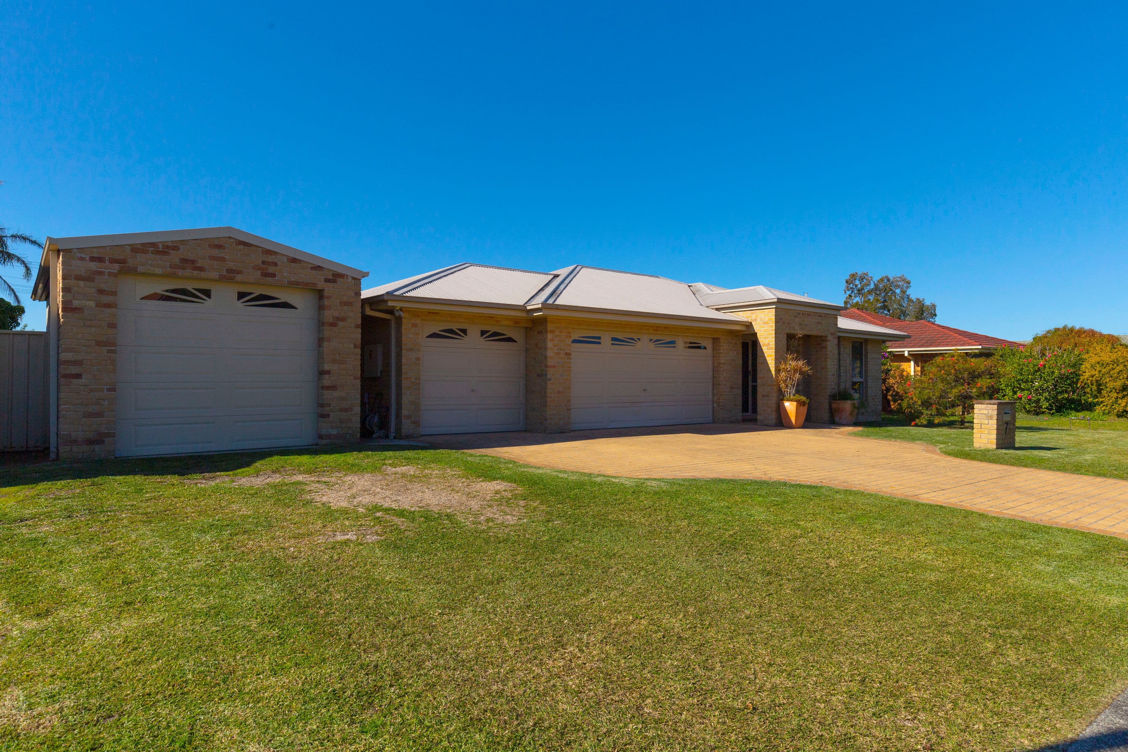 7 Martin Circuit, Tea Gardens - Image 1