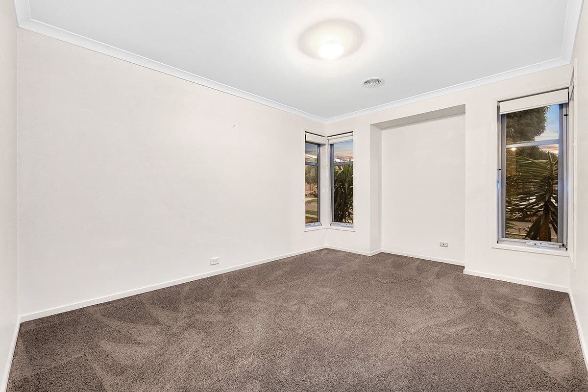 11 Palomino Avenue, Clyde North VIC 3978, Clyde North - Thumbnail 2