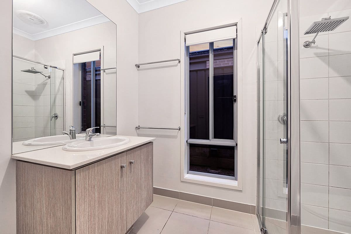 11 Palomino Avenue, Clyde North VIC 3978, Clyde North - Thumbnail 3