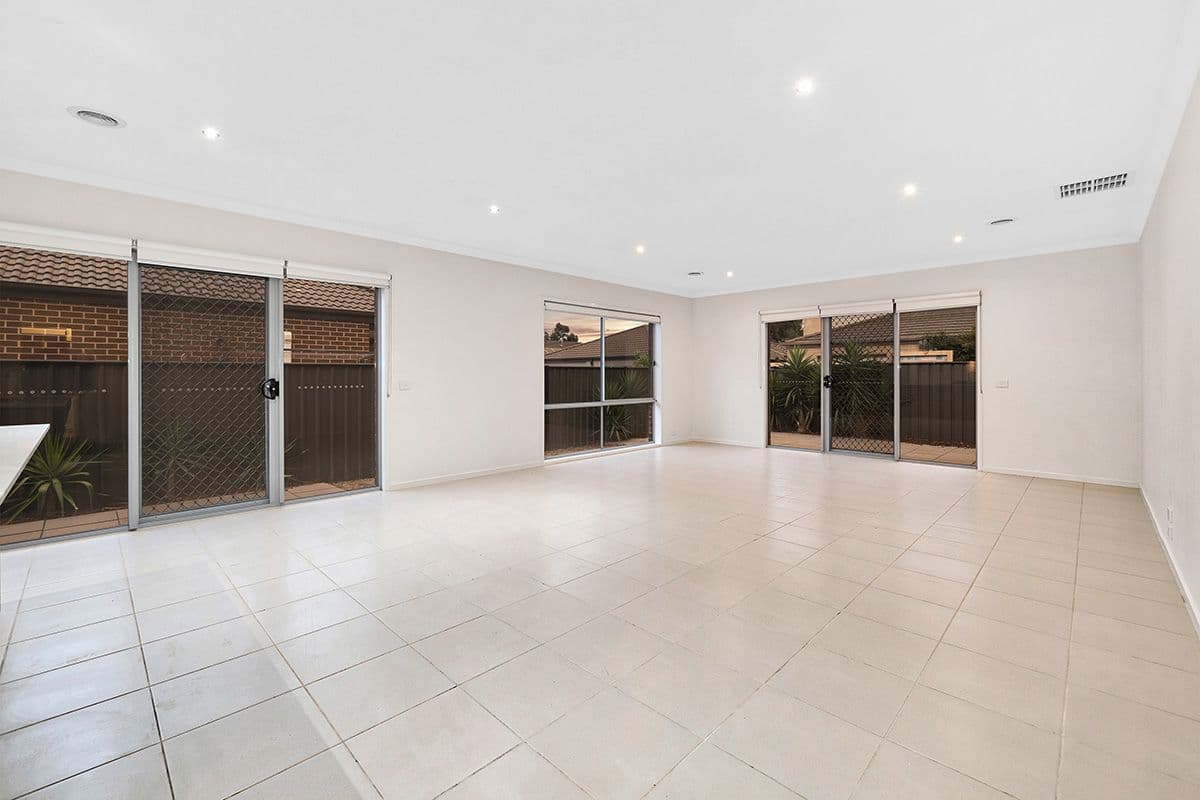 11 Palomino Avenue, Clyde North VIC 3978, Clyde North - Thumbnail 5
