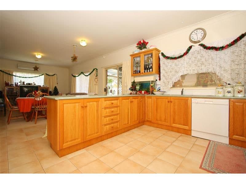17 Josef Avenue, BUNDOORA VIC 3083, Bundoora - Thumbnail 2