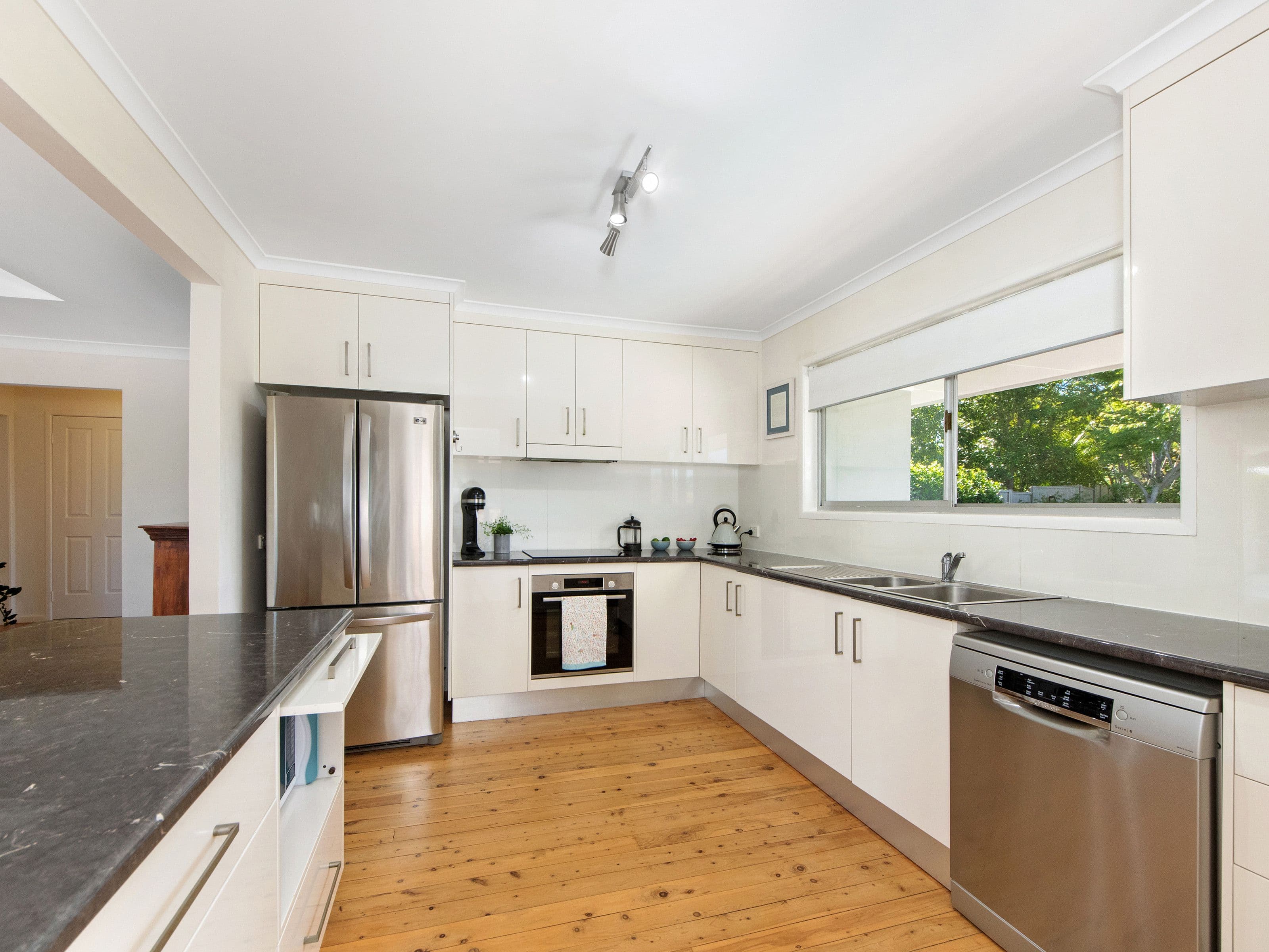 33 Pilliga Street, Southport QLD 4215, Southport - Thumbnail 5