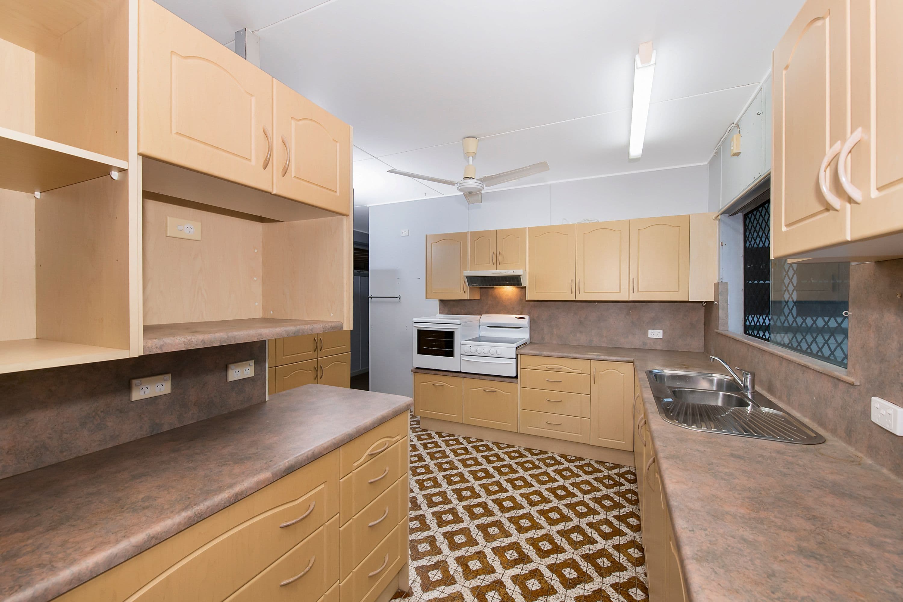 8 Falcon Street, Rowes Bay QLD 4810, Rowes Bay - Thumbnail 5
