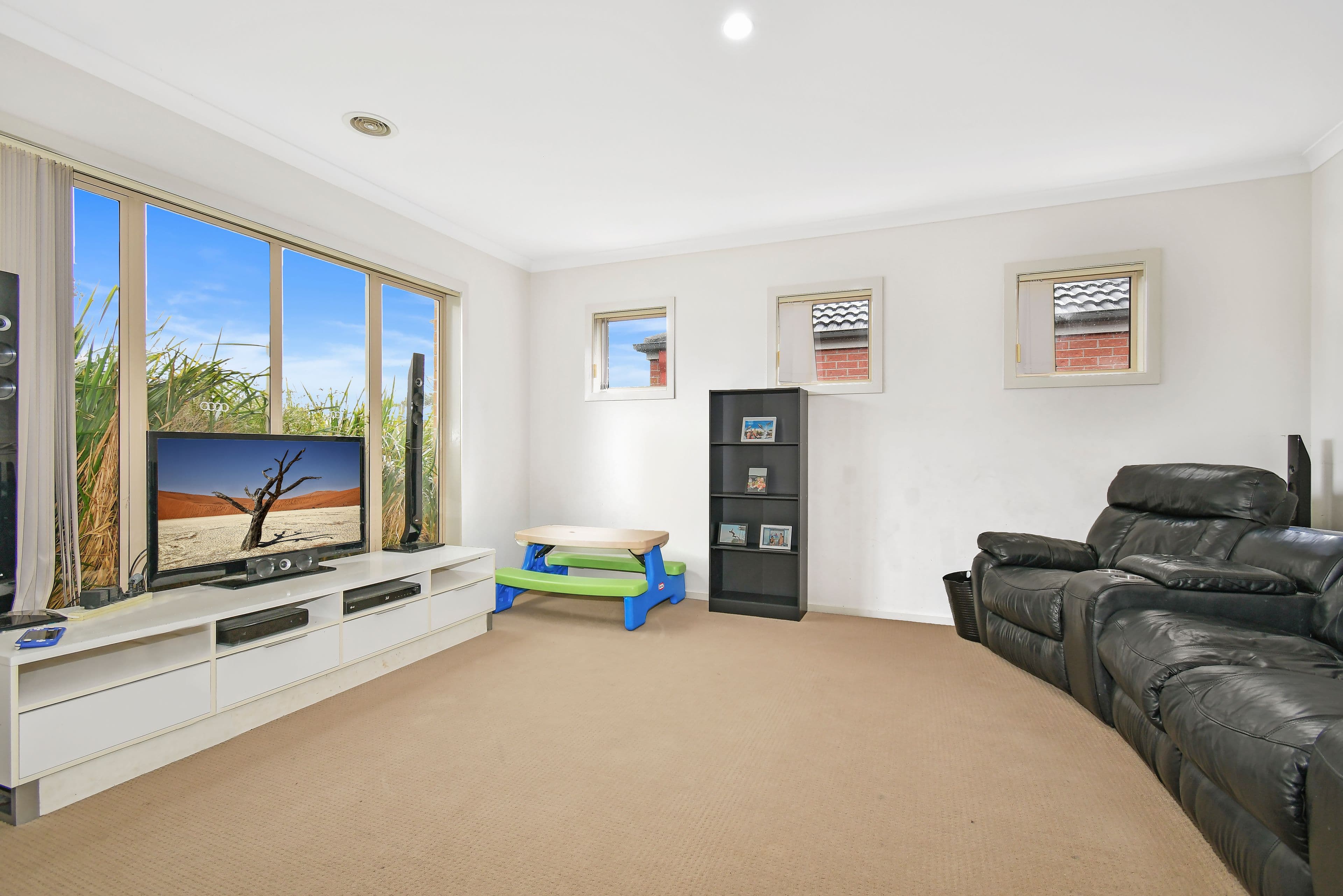 27 Everly Circuit, Pakenham VIC 3810, Pakenham - Thumbnail 2