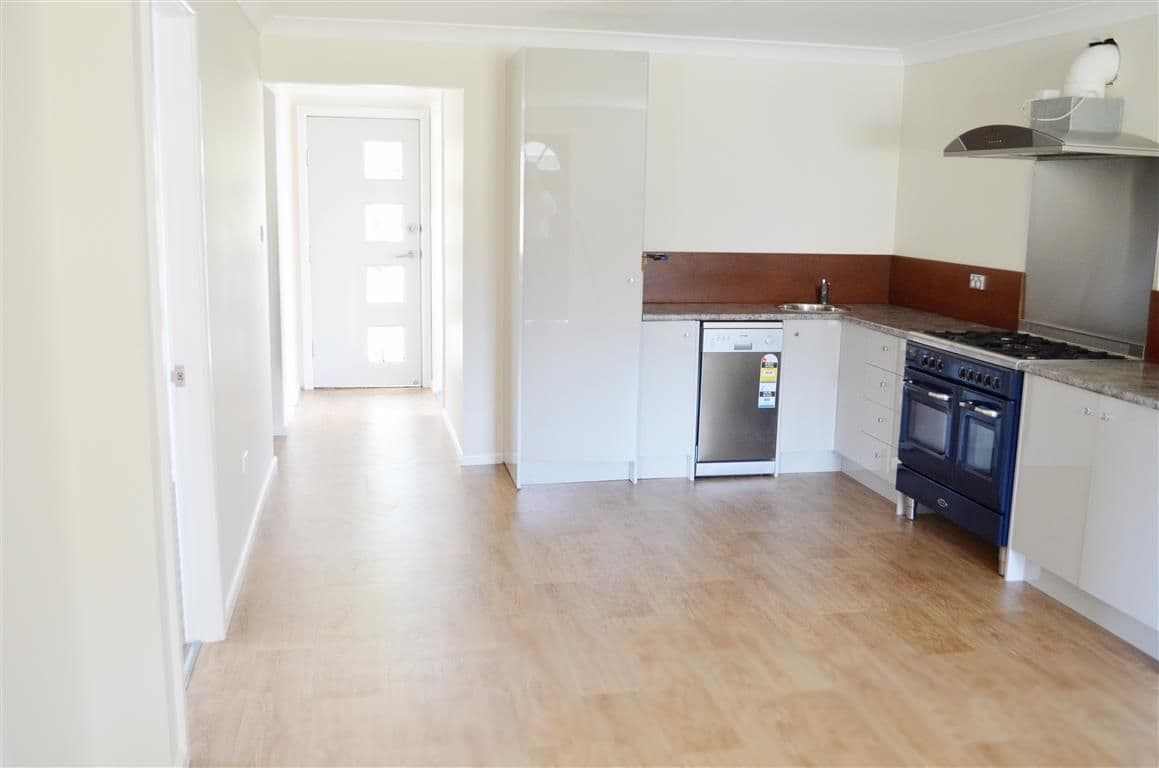 92 Simpson Street, Tumut - Thumbnail 2