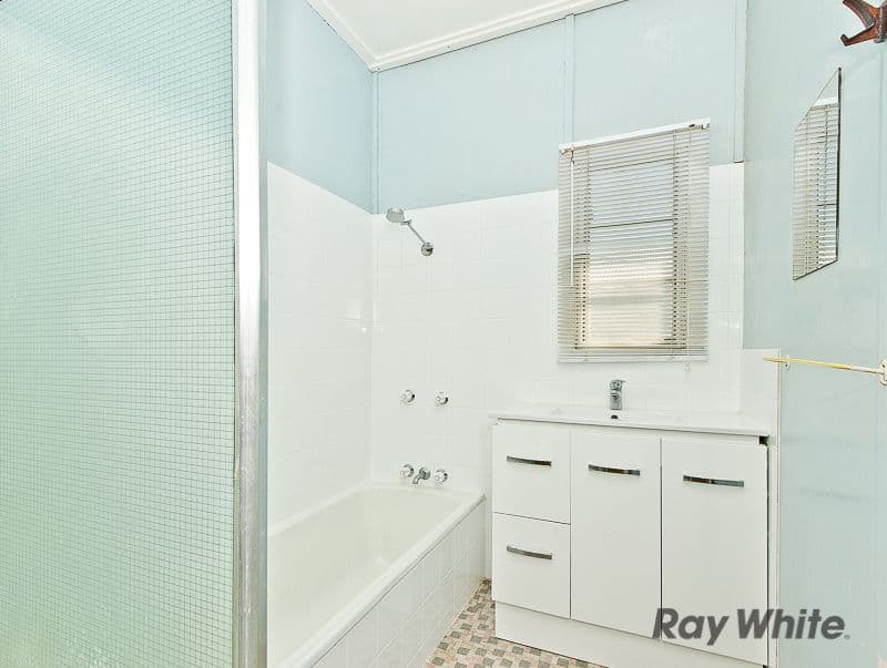 30 Benecia Street, WAVELL HEIGHTS QLD 4012, Wavell Heights - Thumbnail 2