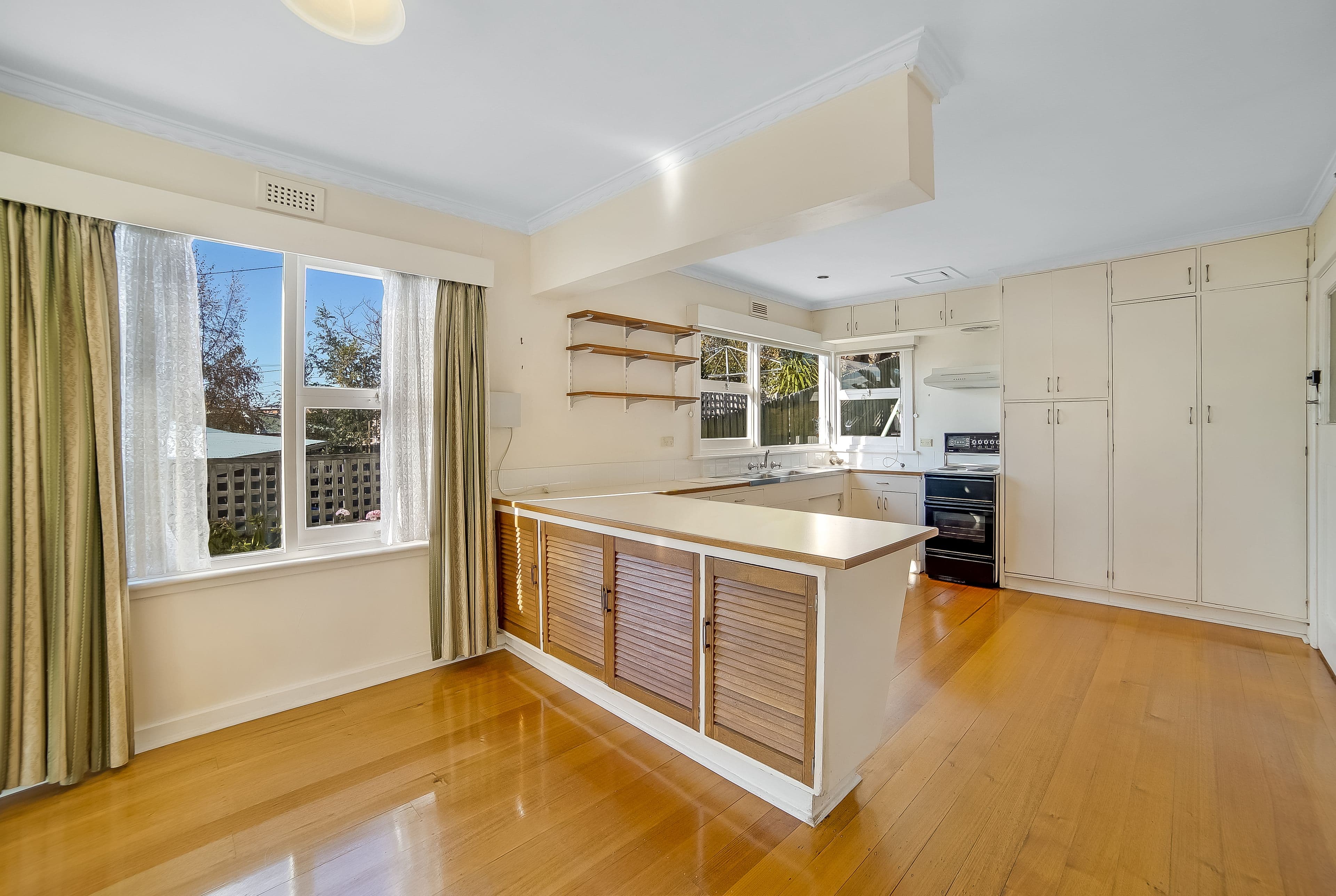 26 Ogilvie Street, Mount Stuart TAS 7000, Mount Stuart - Thumbnail 3
