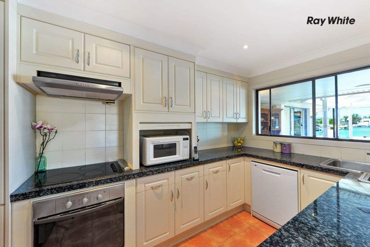 14 Hume Parade, Paradise Point QLD 4216, Paradise Point - Thumbnail 7