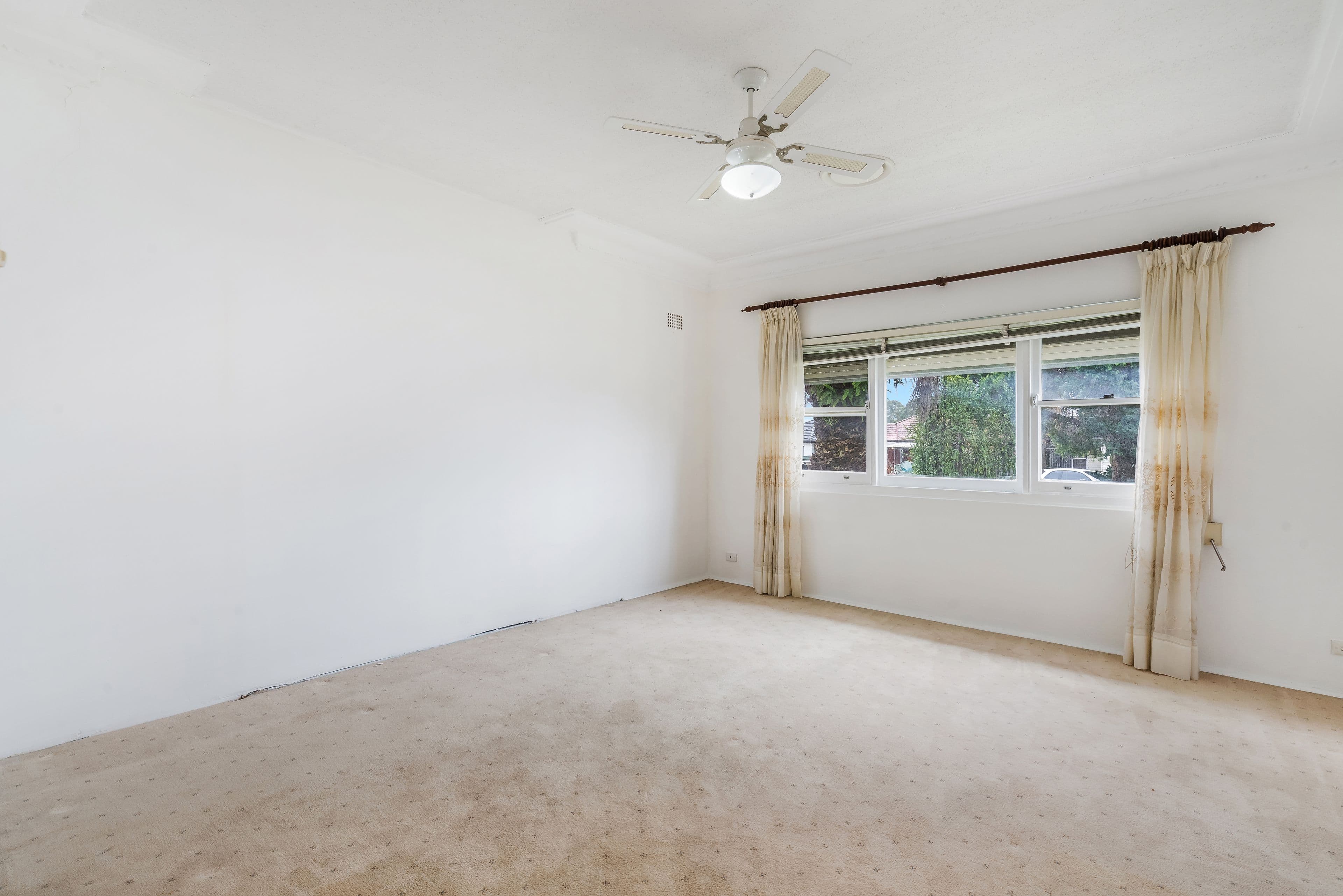 16 Seaman Avenue, Fairfield East NSW 2165, Fairfield East - Thumbnail 4