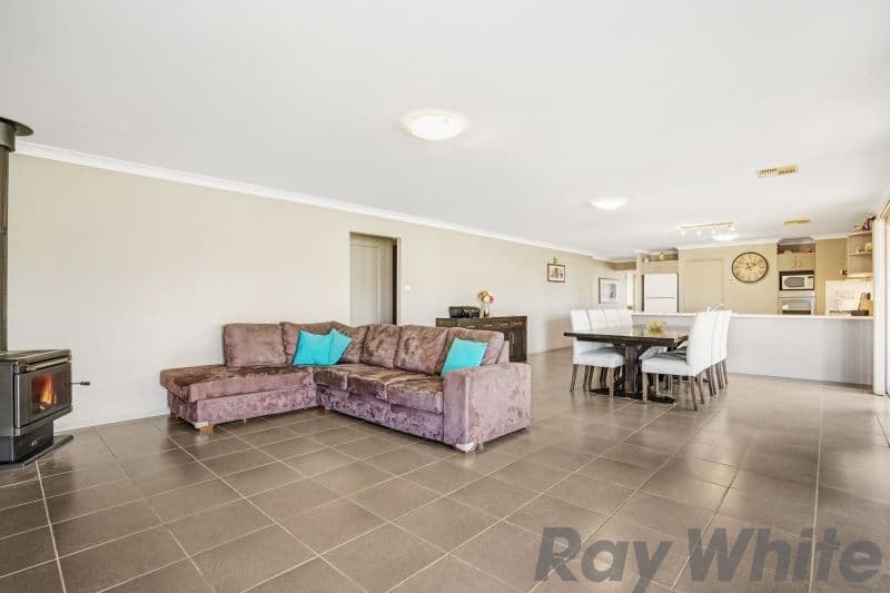229 Denton Park Drive, Aberglasslyn - Thumbnail 2