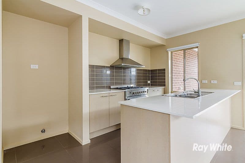 170 Selandra Boulevard, Clyde North VIC 3978, Clyde North - Thumbnail 3