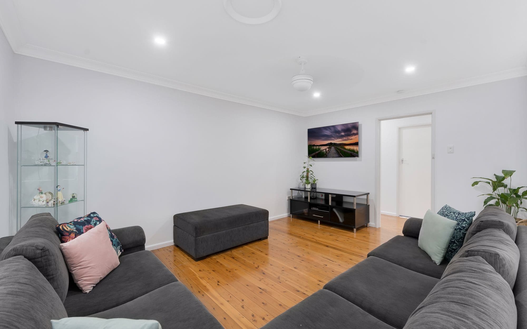 98 Macquarie Avenue, Campbelltown NSW 2560, Campbelltown - Thumbnail 2