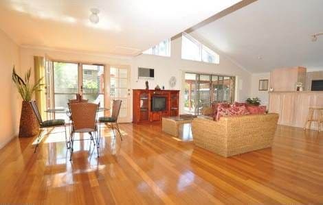 7 Sunbird Avenue, PARADISE POINT QLD 4216, Paradise Point - Thumbnail 2