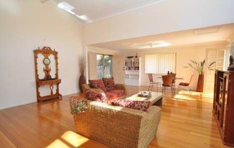 7 Sunbird Avenue, PARADISE POINT QLD 4216, Paradise Point - Thumbnail 3