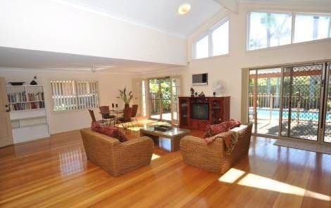 7 Sunbird Avenue, PARADISE POINT QLD 4216, Paradise Point - Thumbnail 4