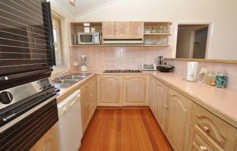 7 Sunbird Avenue, PARADISE POINT QLD 4216, Paradise Point - Thumbnail 5