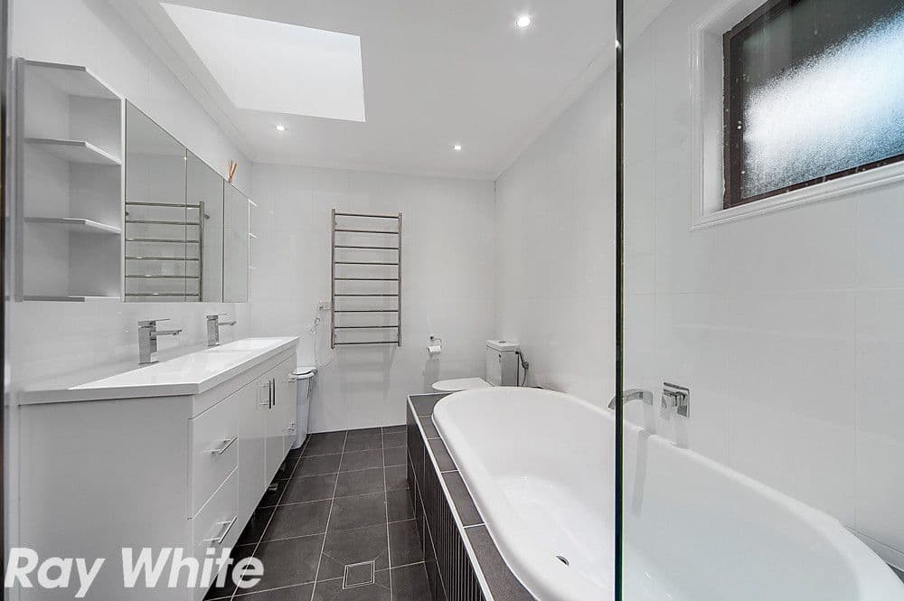 70 Burrandong Crescent, Baulkham Hills - Thumbnail 5