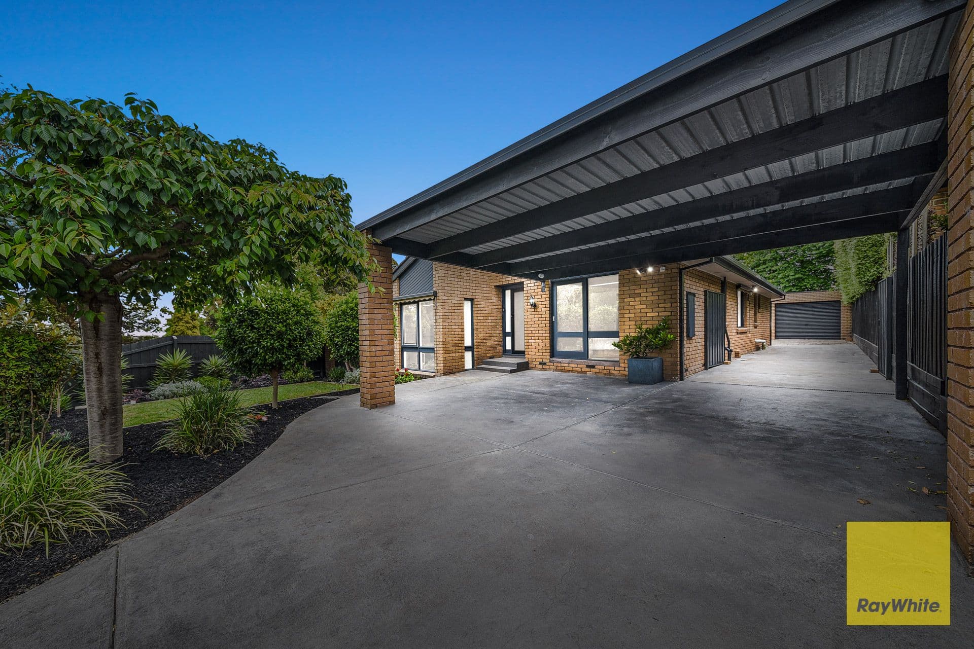 26 William Perry Close, Endeavour Hills VIC 3802, Endeavour Hills - Thumbnail 2
